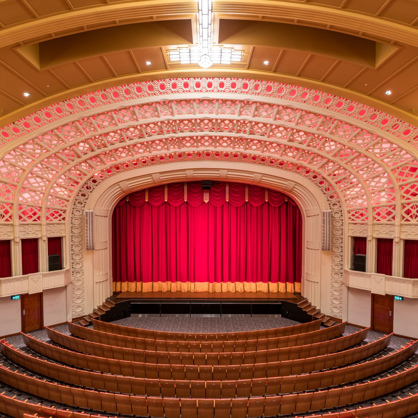 The Empire Raises the Curtain on its ~Stunning New Centrepiece~